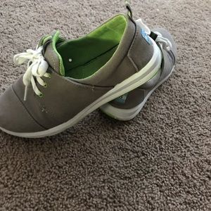 Toms lace up shoes youth 5 or women’s 6.5/7